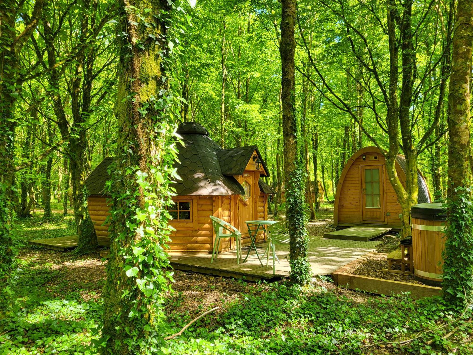 Le Domaine Insolite De Broceliande Paimpont Exterior photo