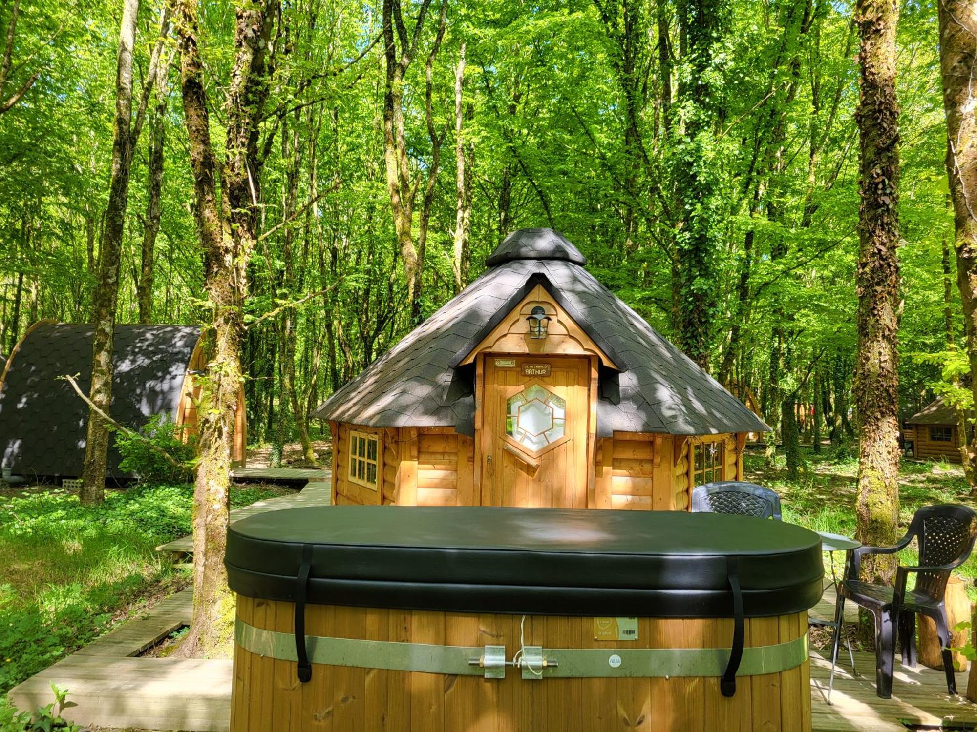 Le Domaine Insolite De Broceliande Paimpont Exterior photo