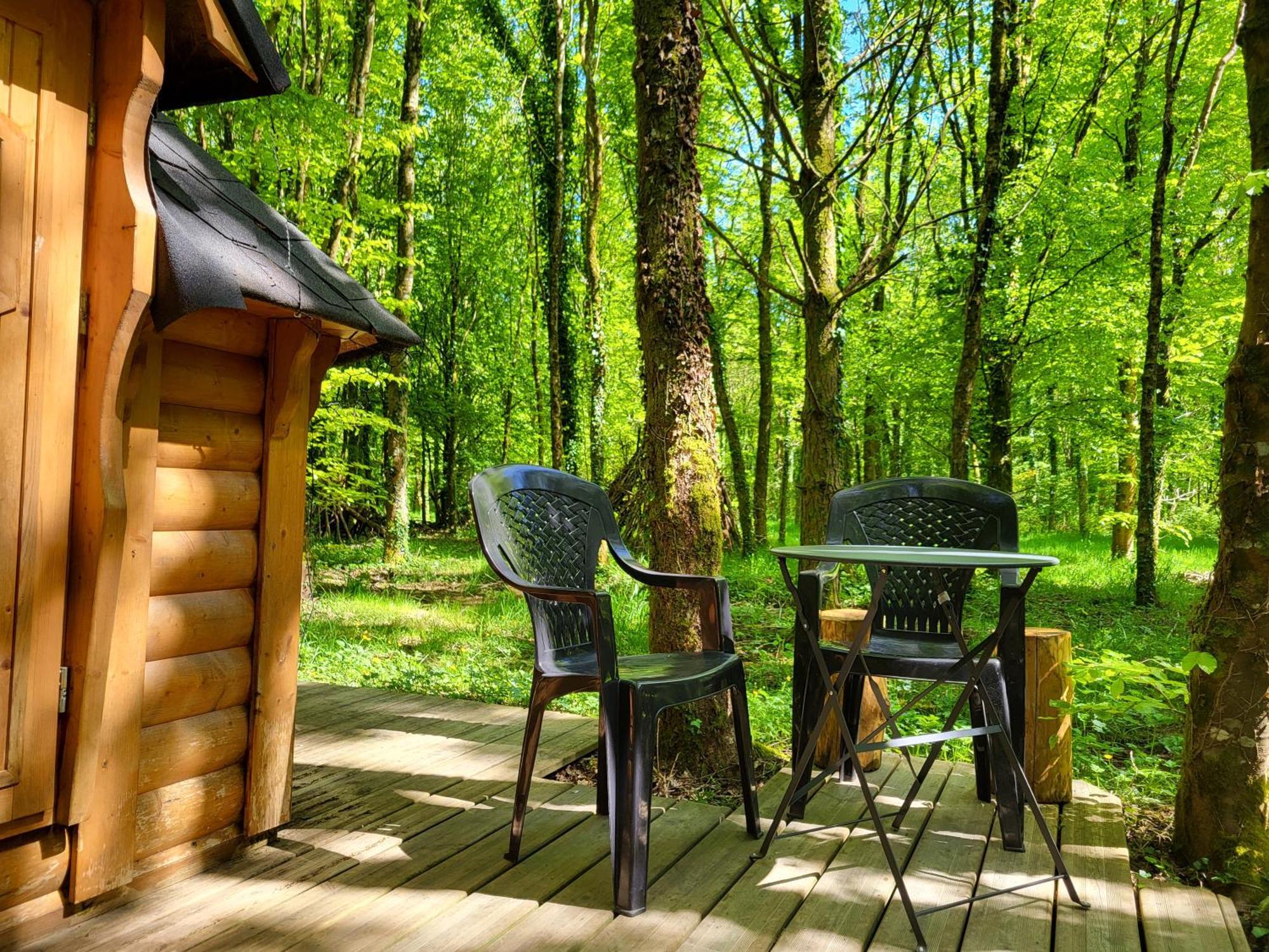 Le Domaine Insolite De Broceliande Paimpont Exterior photo