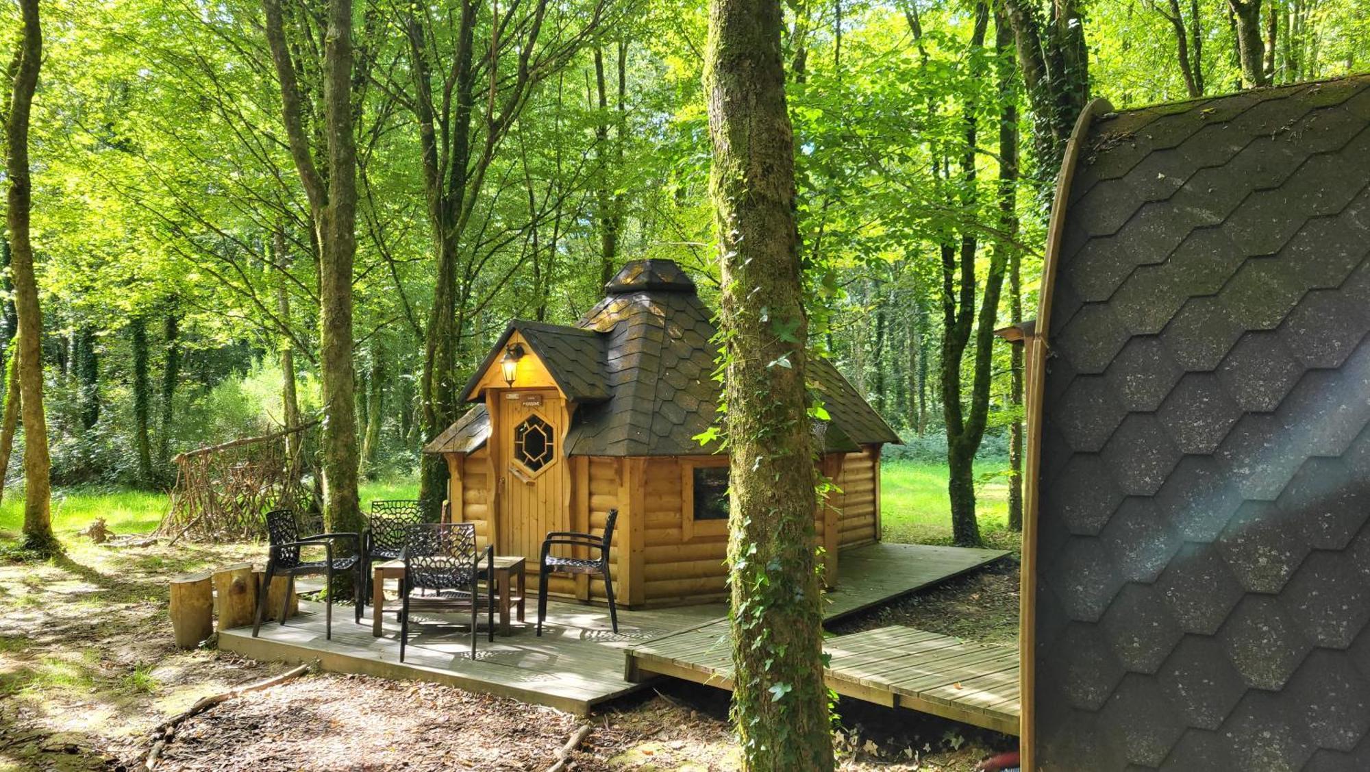 Le Domaine Insolite De Broceliande Paimpont Exterior photo