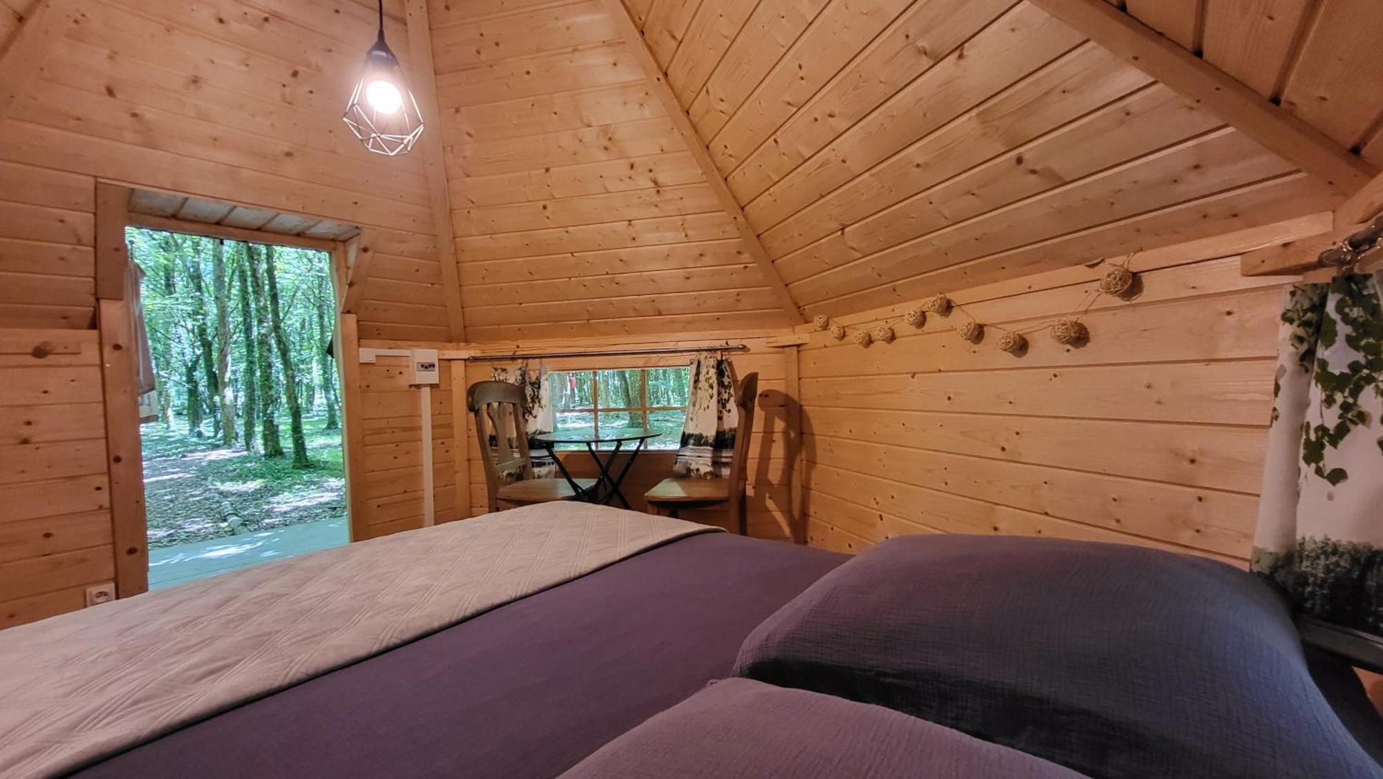 Le Domaine Insolite De Broceliande Paimpont Exterior photo