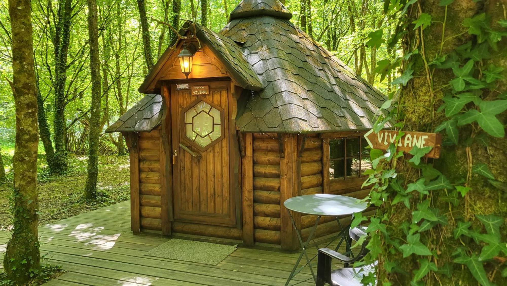 Le Domaine Insolite De Broceliande Paimpont Exterior photo